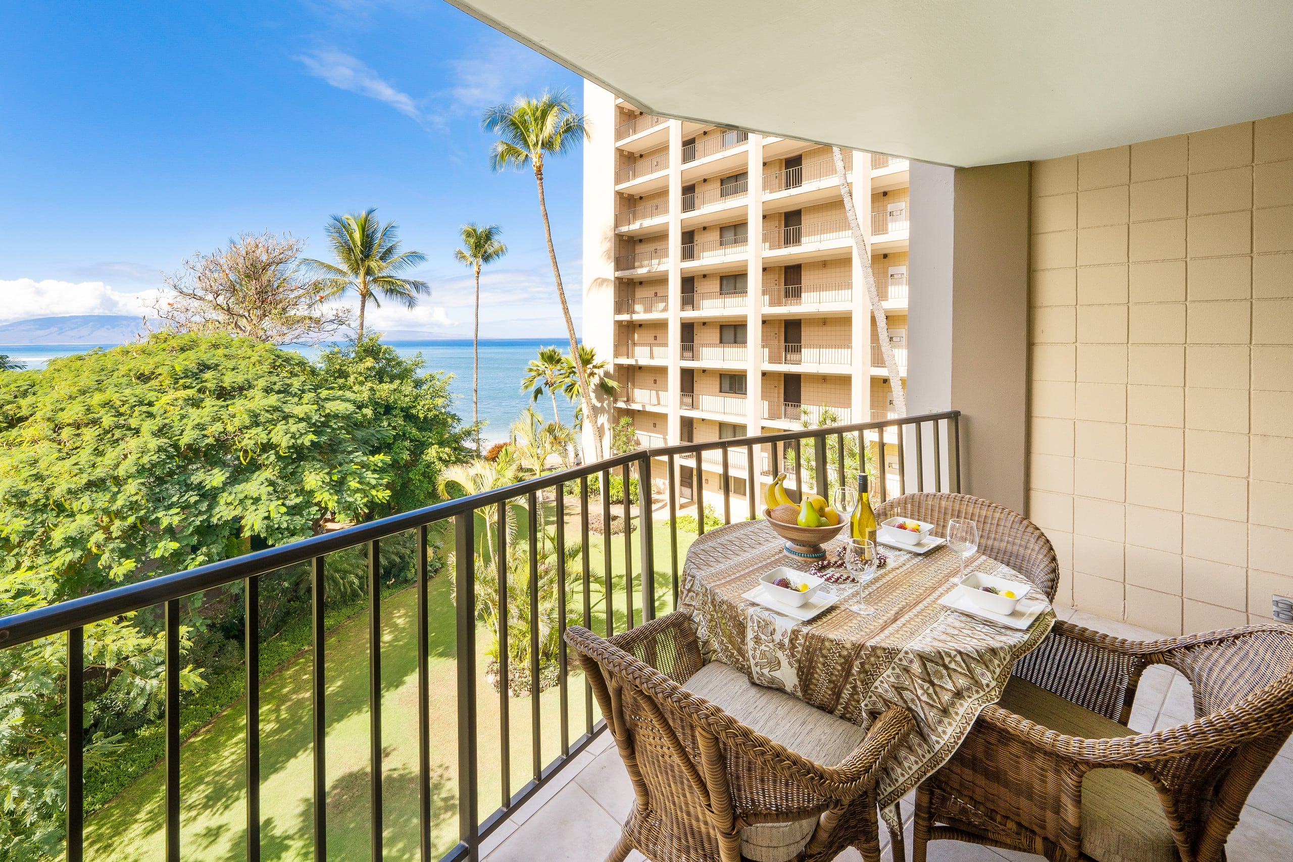 Condo in Lahaina · ★4.54 · 1 bedroom · 2 beds · 1 bath - Image 23