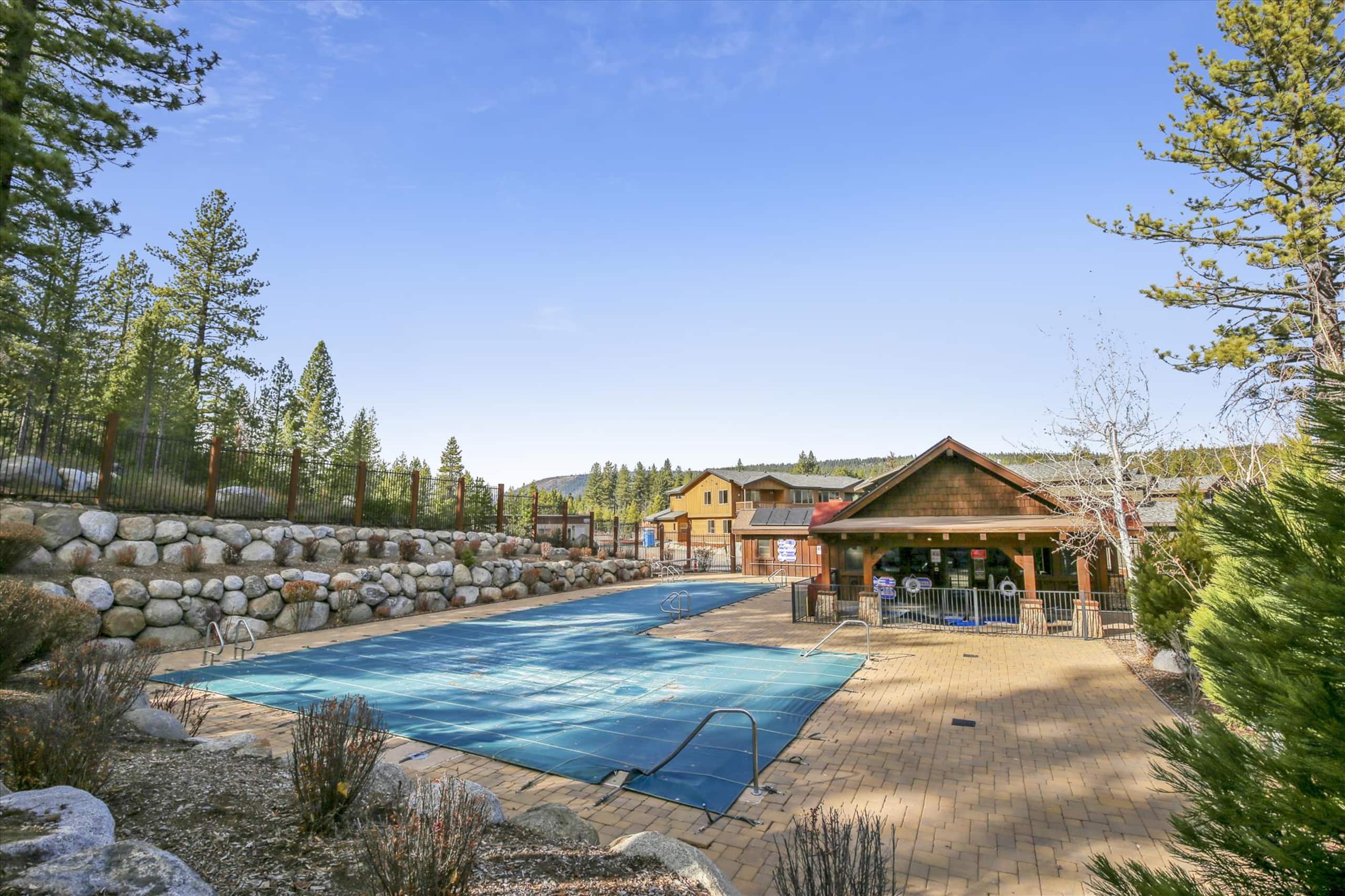 Ski-In/Ski-Out Condo with Pool & Hot Tub - Photo 25