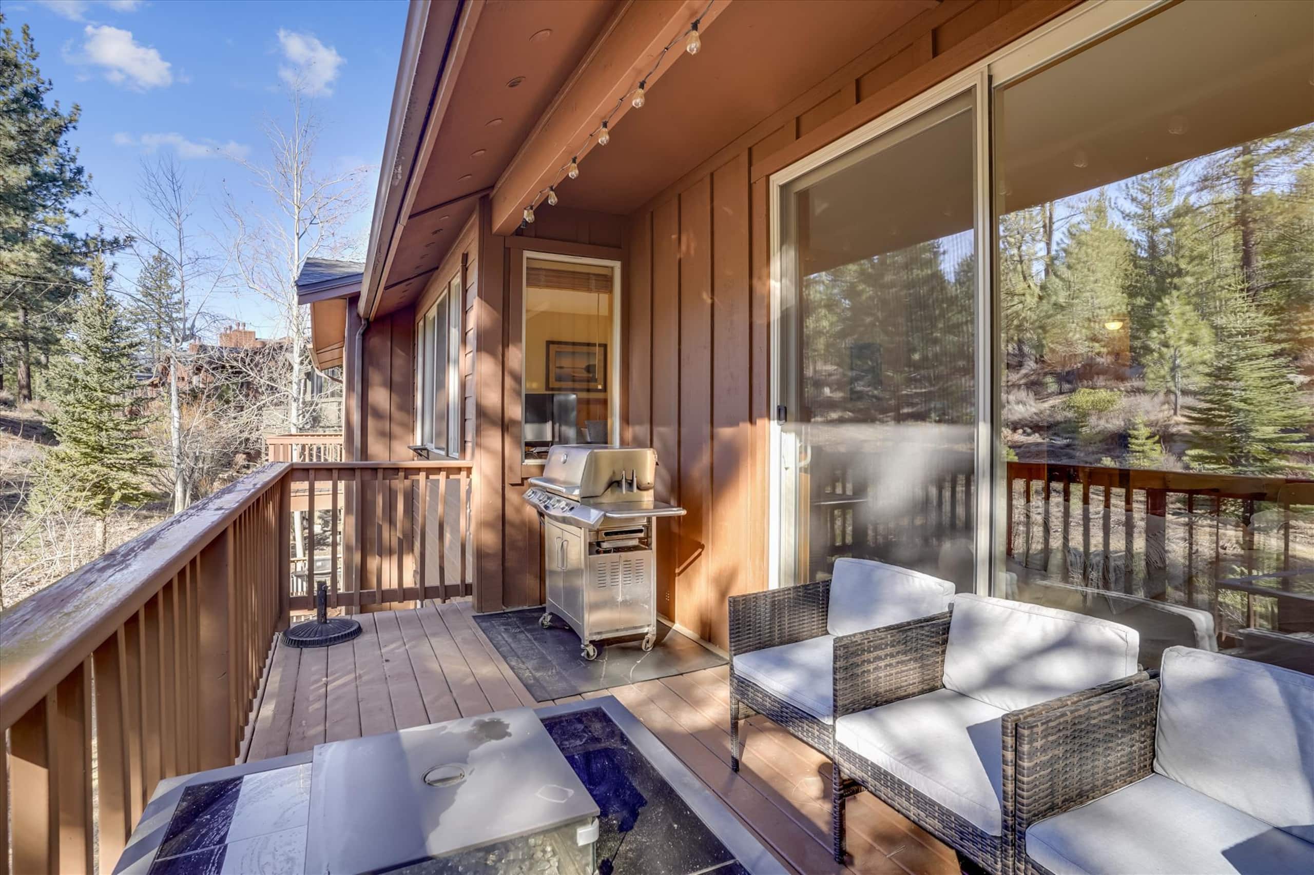 Ski-In/Ski-Out Condo with Pool & Hot Tub - Photo 11