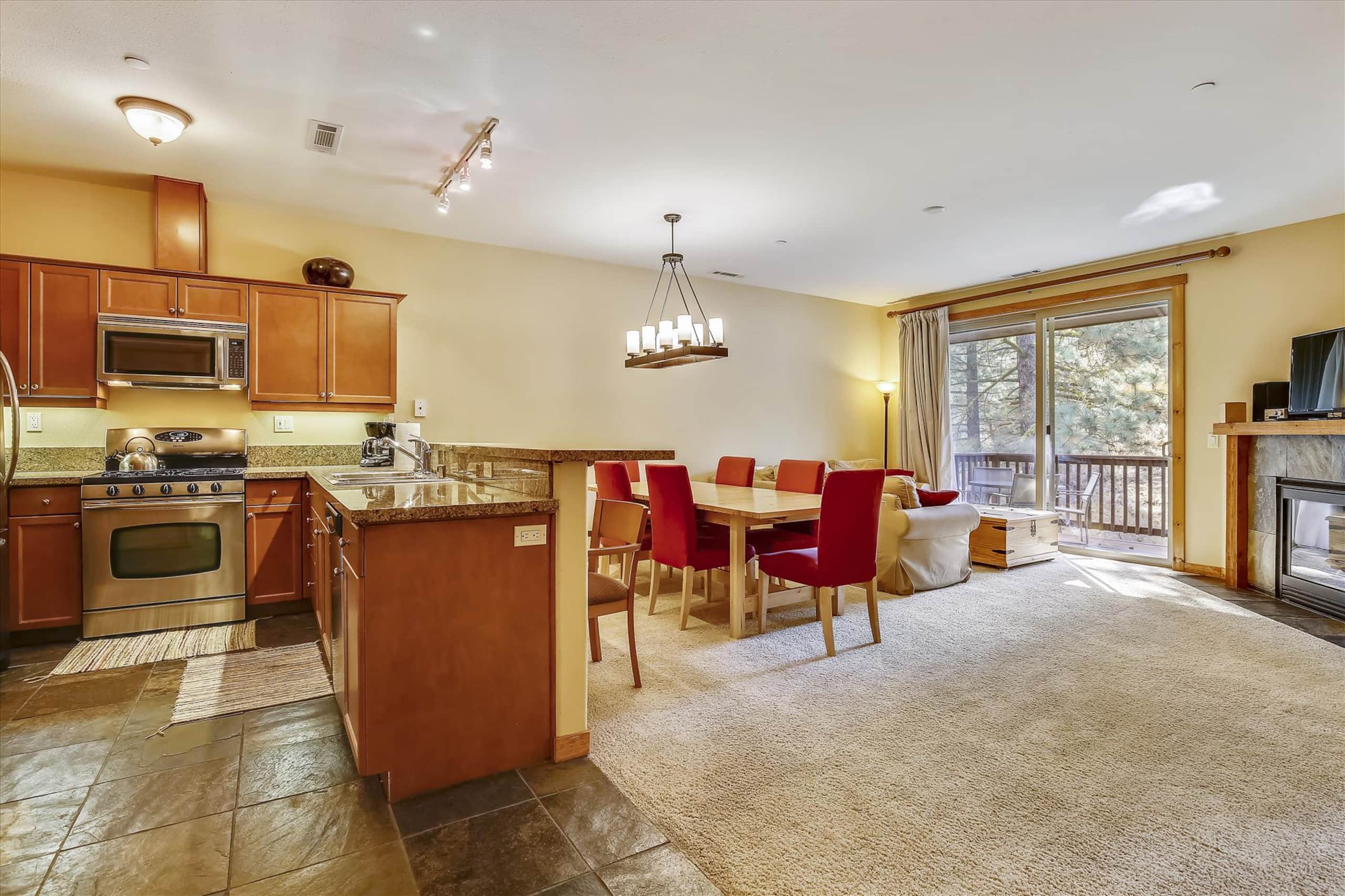 Ski-In/Ski-Out Condo with Pool & Hot Tub - Photo 7