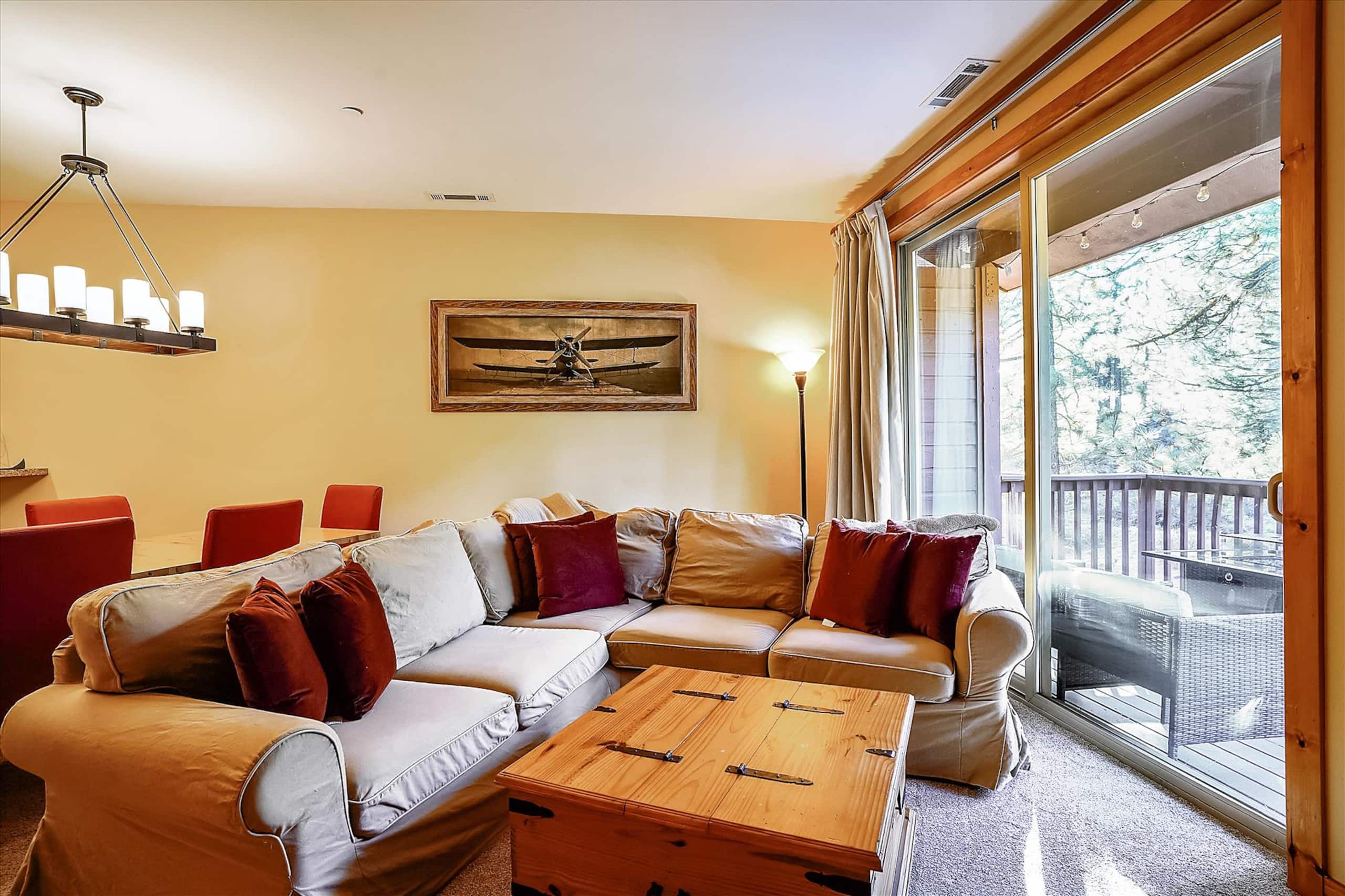 Ski-In/Ski-Out Condo with Pool & Hot Tub - Photo 3