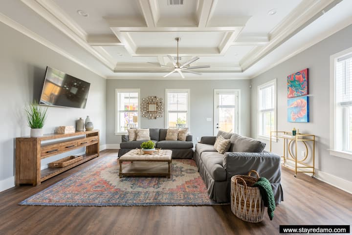 Pet-friendly Mid-city Beauty Near Streetcar Line! - New Orleans, LA