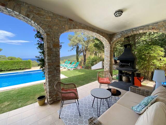 Holiday rental villa with swimming pool in Begur gallery image 4