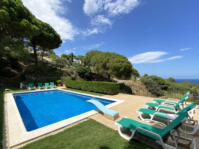 Holiday rental villa with swimming pool in Begur gallery image 5