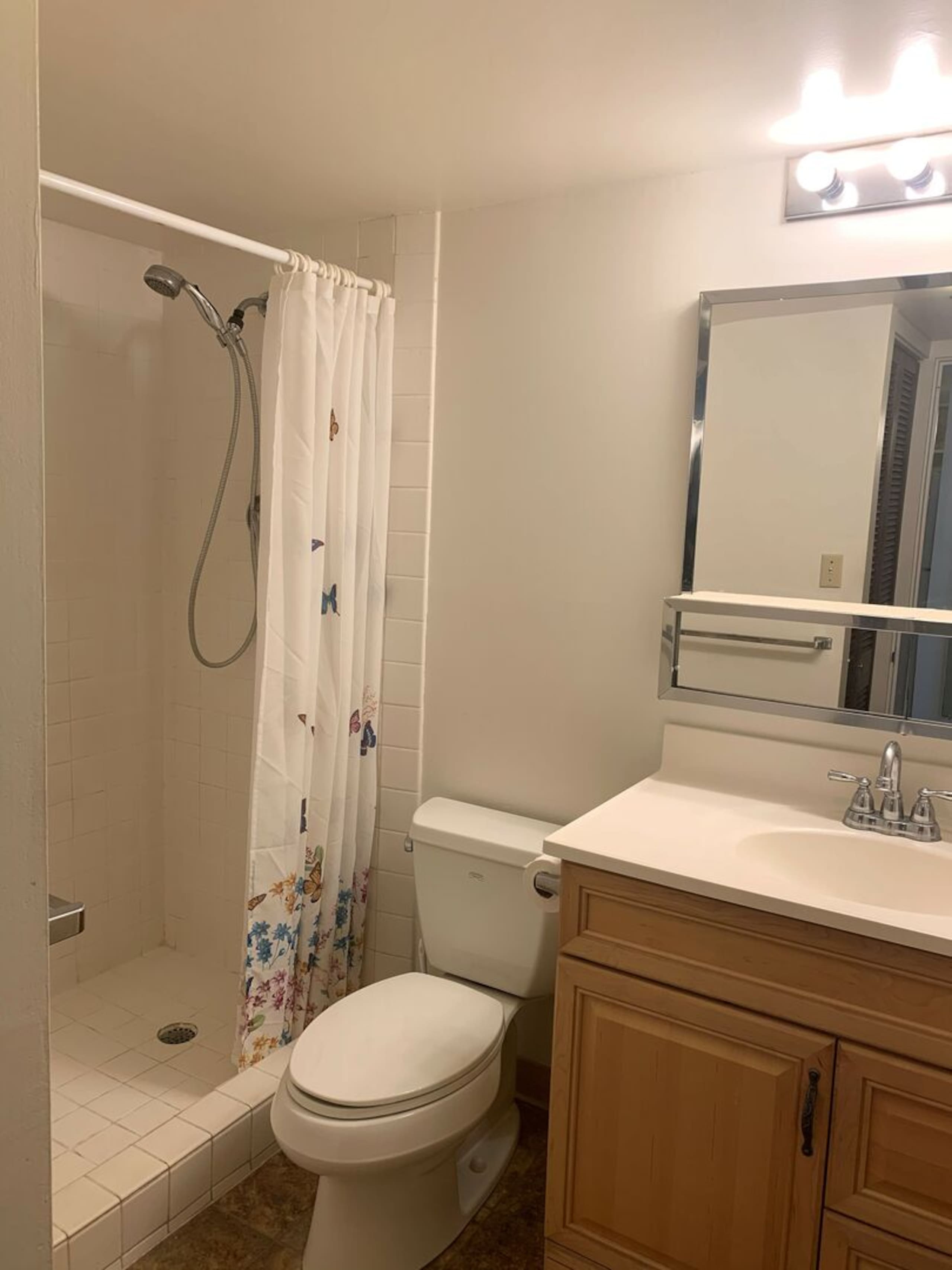 Condo in Honolulu · ★4.77 · Studio · 2 beds · 1 private bath - Image 5