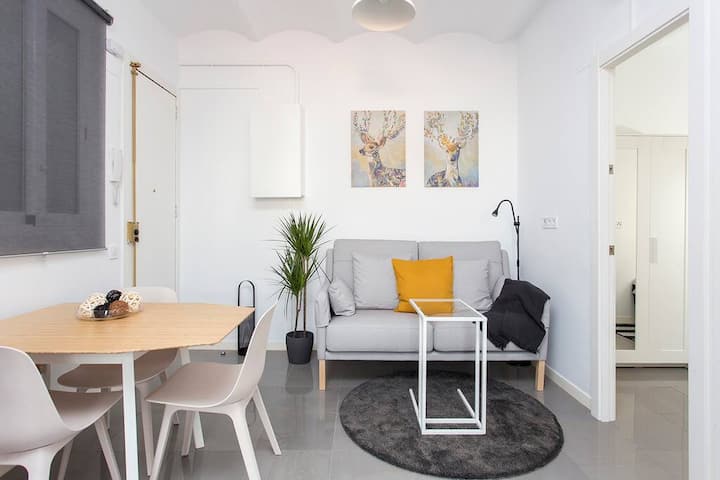 Cozy And Quiet In Trendy Sants - Barcelona