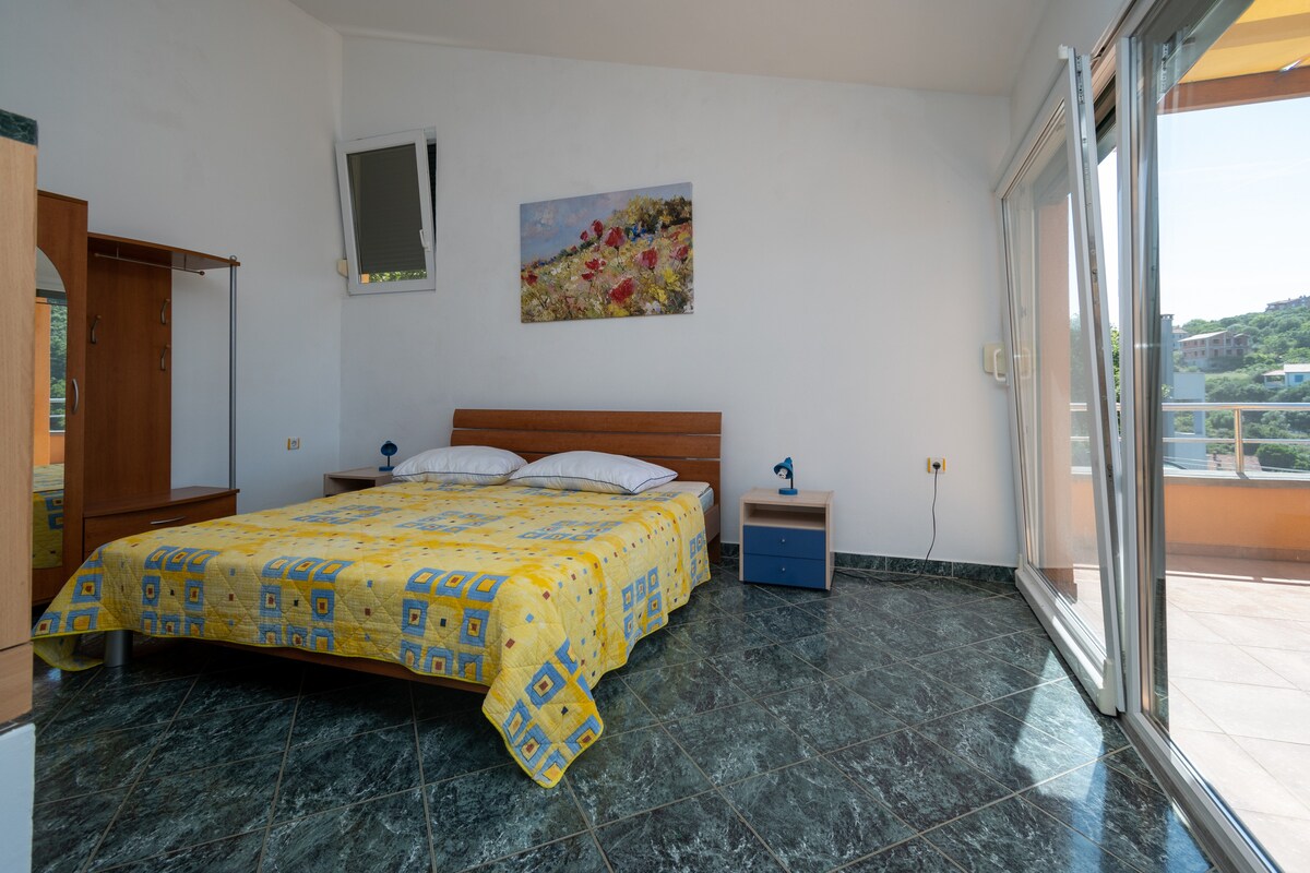 Chumba cha kulala, % {bold_end}: m 14