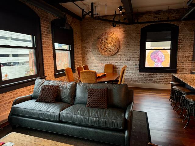 Luxury 3BD/3.5Bth-DOME-2500 SQFT-Pvt Elevator gallery image 5