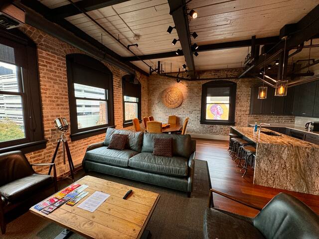 Luxury 3BD/3.5Bth-DOME-2500 SQFT-Pvt Elevator