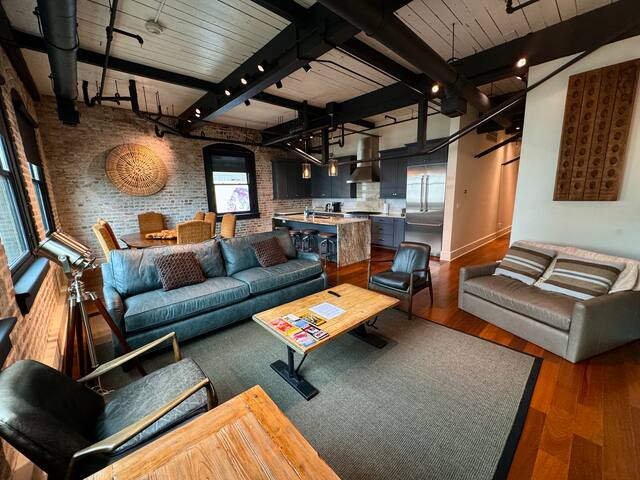 Luxury 3BD/3.5Bth-DOME-2500 SQFT-Pvt Elevator gallery image 4