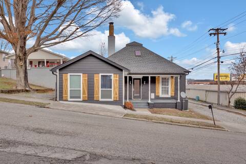 Charming Home Near Lenoir City Parks