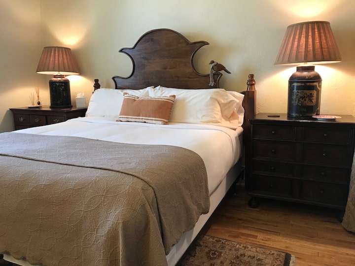 Oliver: Enchanting One Bedroom In Heart Of Cwe - St. Louis, MO