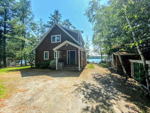 30FL Ideal Lake House near skiing and attractions!