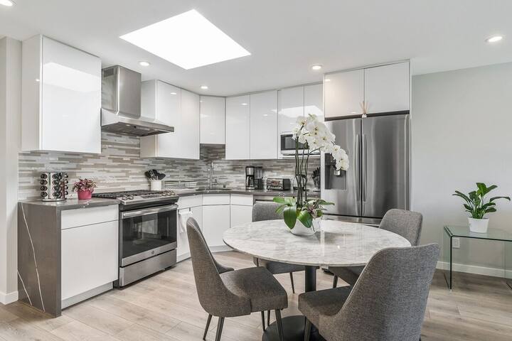 Luxury4br/3ba Kitchen/Parking/Laundry/Near SFO gallery image 3