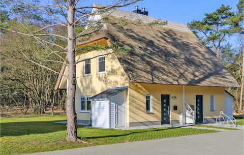 Top Airbnb: Reetdachhaus 26 on Usedom in Zirchow