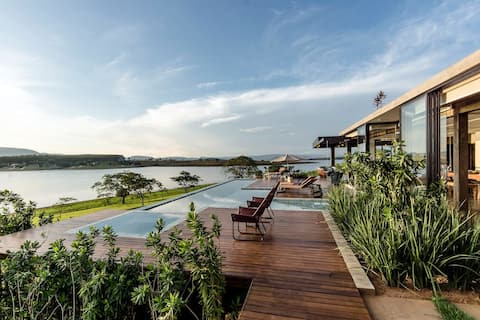 @morro.redondo | The house on the Lake and in the Mountains