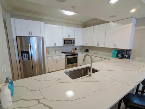 Hot Tub | 4 Kings | 700ft Lazy River | 2,417 sq ft