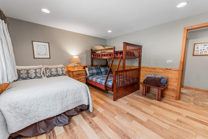 卧室2 -全尺寸床和全尺寸/双层床（ 4人）