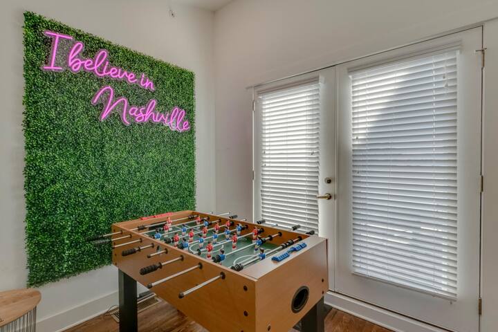 Hillsboro Escape | Rooftop Views | Sleeps 12 gallery image 3