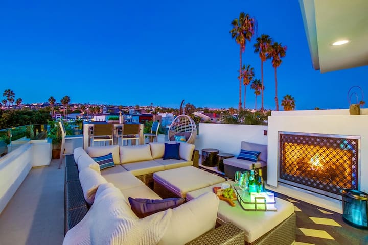 Beach 2 Blocks * Ocean Views * A/C