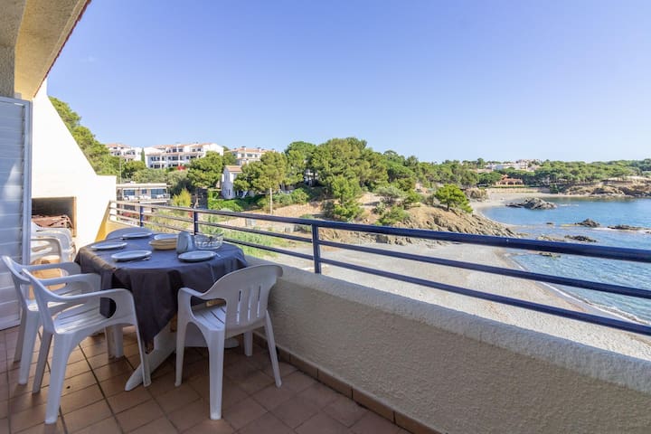 bellamar a – spacious house situated on the seafro