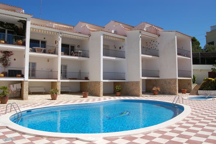 cabioni – semi-detached house with communal pool,