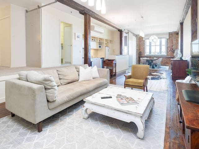 River Views From Classic Woolstore Apartment.