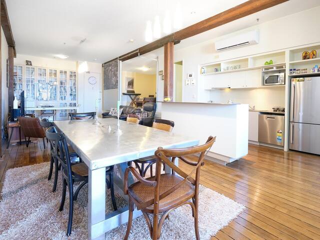 River Views From Classic Woolstore Apartment. gallery image 2