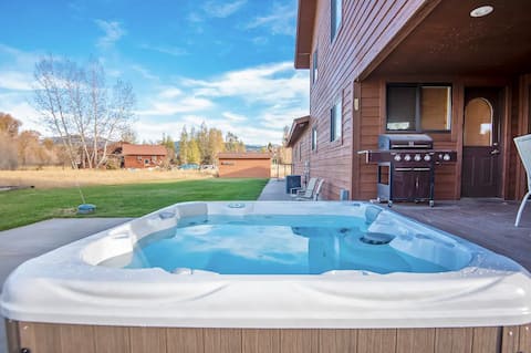Teton Homestead: Large Home + Hot Tub & Views
