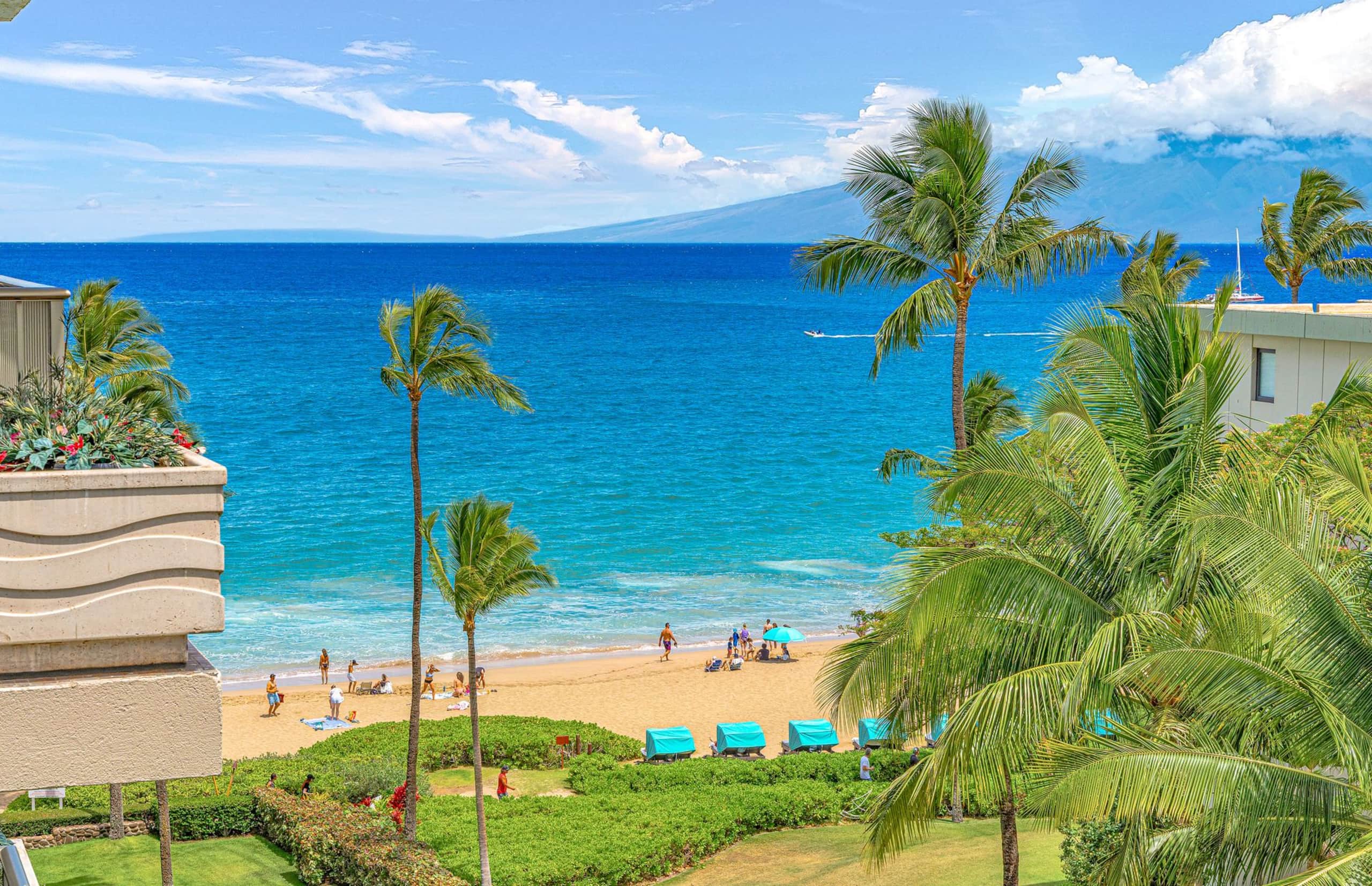 Condo in Lahaina · ★4.93 · 1 bedroom · 2 beds · 1 bath - Image 2