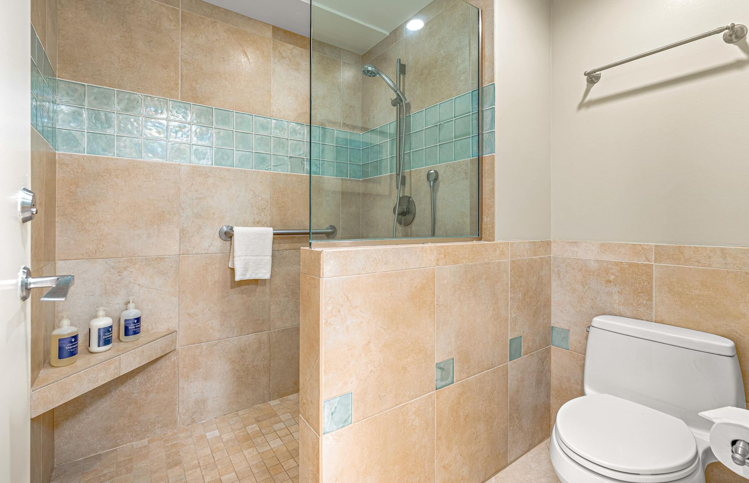 Condo in Lahaina · ★4.93 · 1 bedroom · 2 beds · 1 bath - Image 23