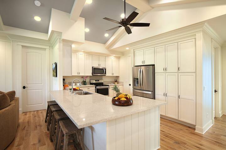 Hale Lo’i House: Luxury + comfort in sunny Poipu! gallery image 4