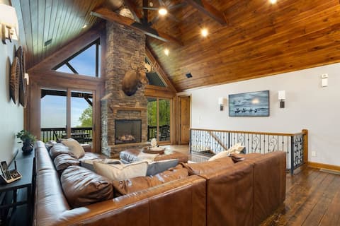 Enchanting log home with 4 suites