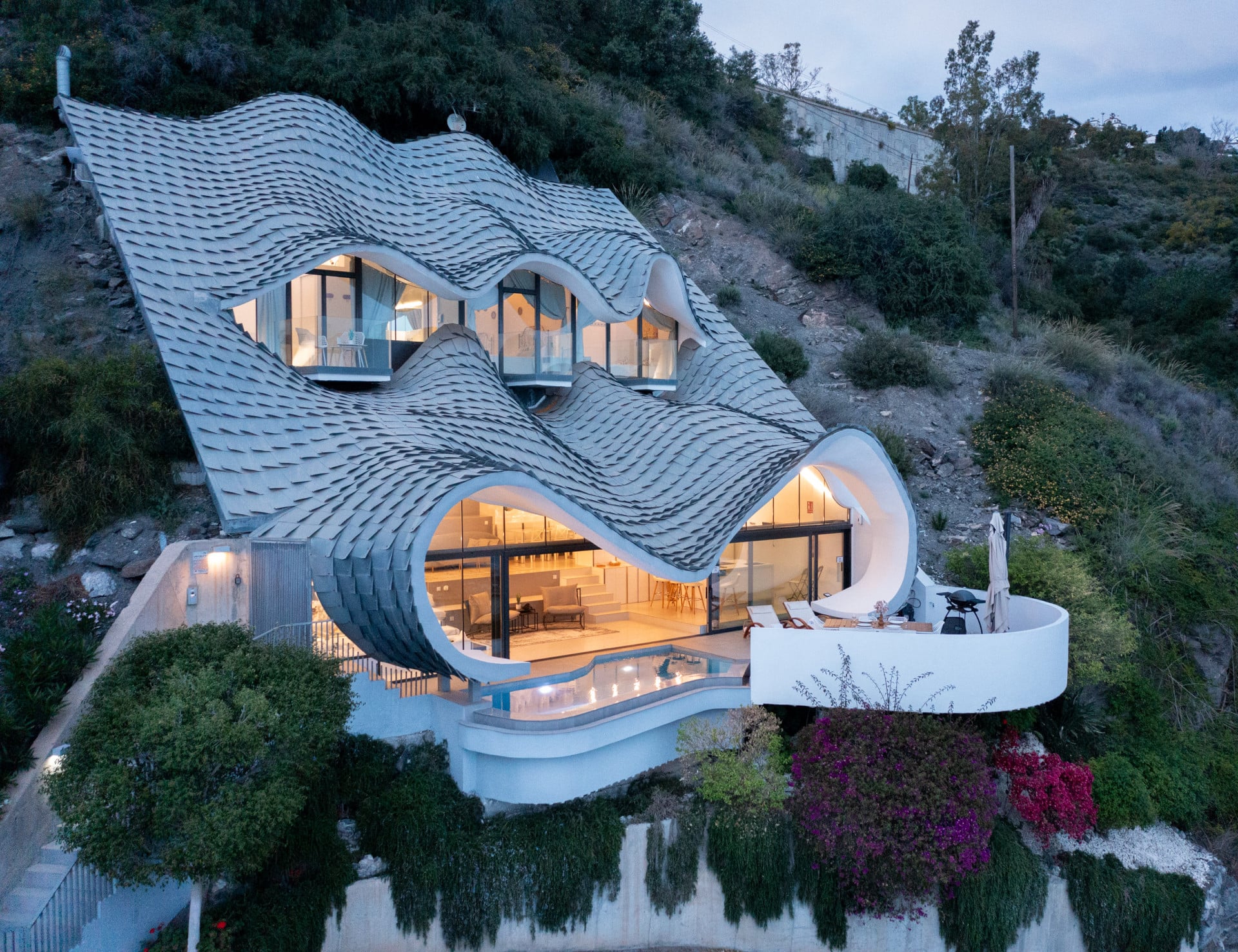 Cliff House - Design Icon and Tropical Coast
