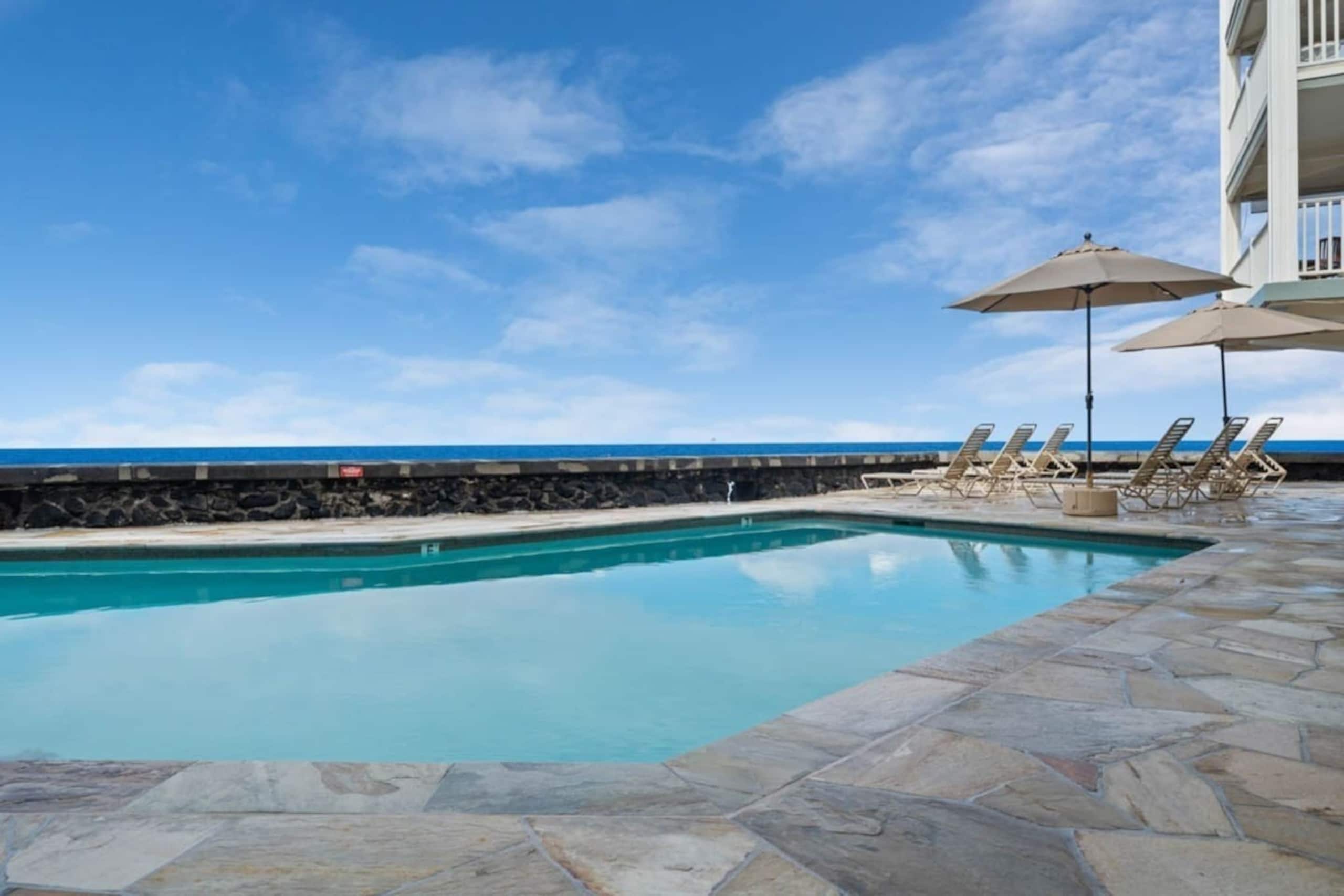 Condo in Kailua-Kona · ★4.95 · 1 bedroom · 2 beds · 1 bath - Image 27