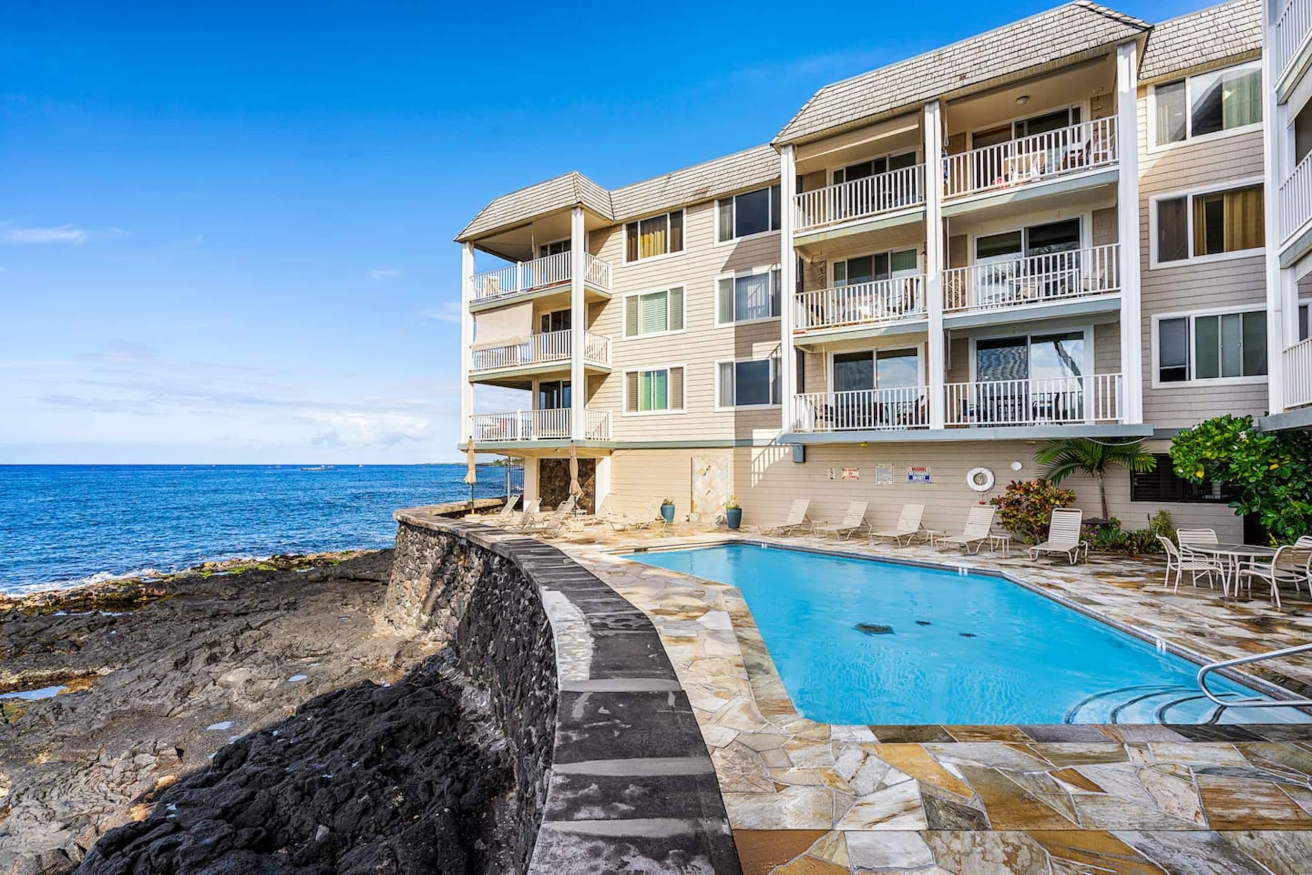 Condo in Kailua-Kona · ★4.95 · 1 bedroom · 2 beds · 1 bath - Image 23