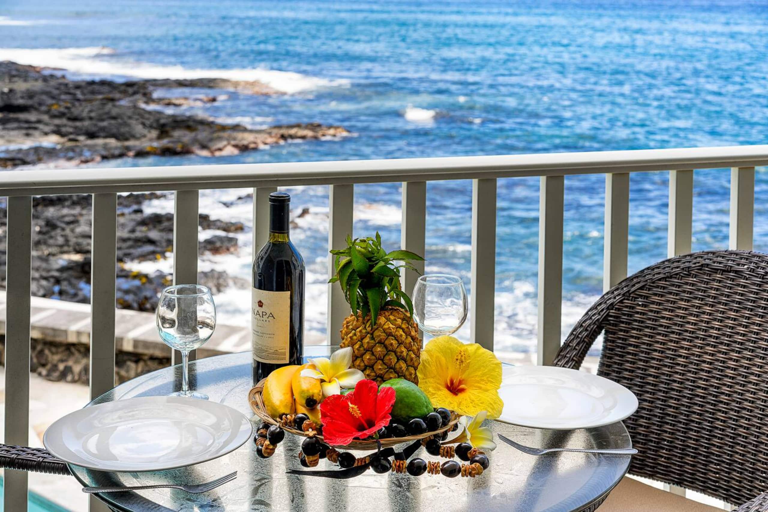 Condo in Kailua-Kona · ★4.95 · 1 bedroom · 2 beds · 1 bath - Image 1