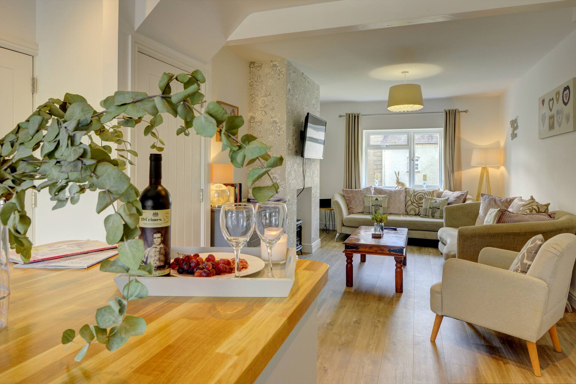 Charming Country Cottage near Cotswolds Sleeps 8 4 bathrooms Kineton Near M40 Gaydon - Inspire Homes