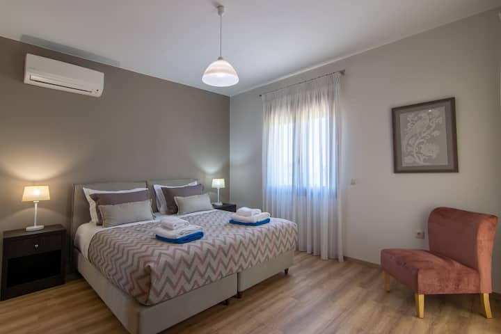 Დიდი თანამედროვე ვილის კომფორტული საძინებელი,ცალკე საცურაო აუზი,რეთიმნო,კრეტა