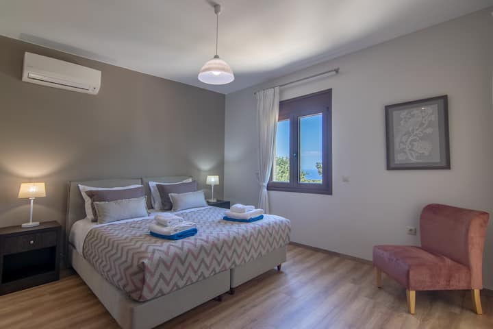 Დიდი თანამედროვე ვილის კომფორტული საძინებელი,ცალკე საცურაო აუზი,რეთიმნო,კრეტა