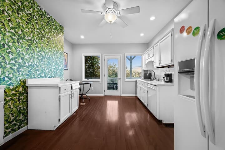 3 Bed - Million Dollar View -Off Street Parking! - Pittsburgh