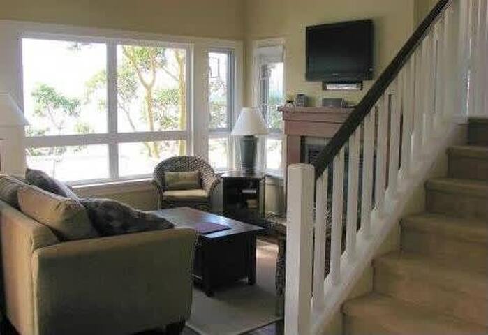 Currents at Otter Bay Waterfront #7 gallery image 2