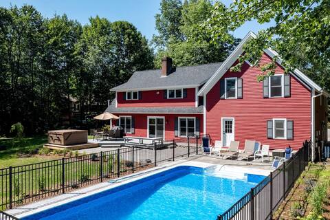 Expansive Stowe home, amazing location and hot tub