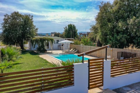 Hara's beach villa with private pool