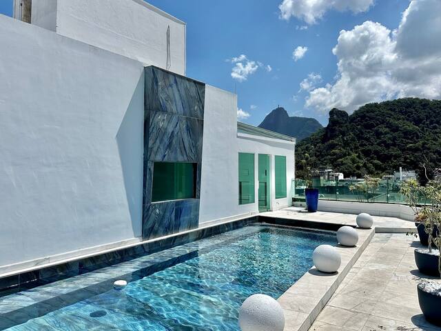 5-bedroom ocean-view penthouse in Copacabana gallery image 2