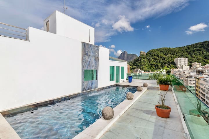 Luxury Beachfront Penthouse in Copacabana