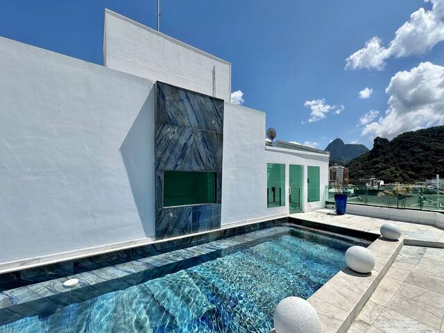 5-bedroom ocean-view penthouse in Copacabana gallery image 4