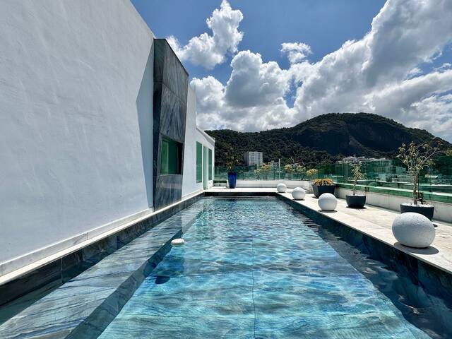 5-bedroom ocean-view penthouse in Copacabana gallery image 3