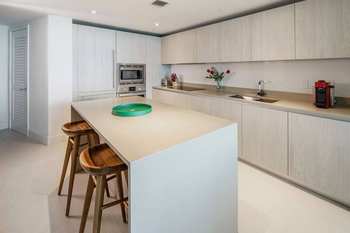 BeachFrontHyde OceanView 1BR 30Floor *FreeParking* gallery image 3