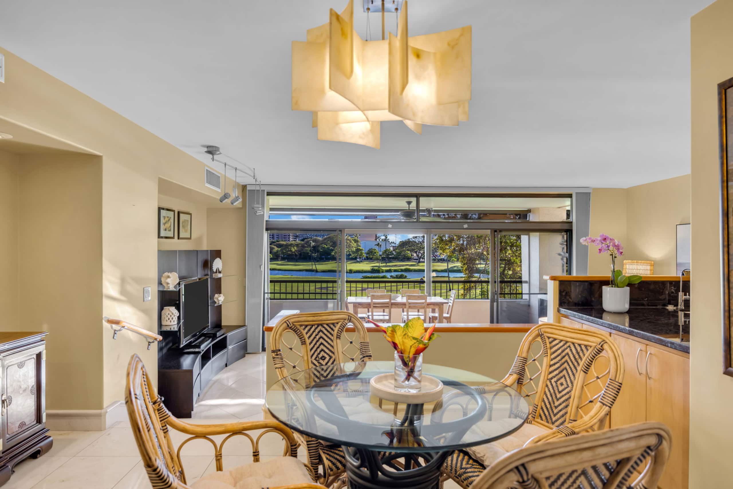 Condo in Lahaina · ★5.0 · 2 bedrooms · 3 beds · 2 baths - Image 10